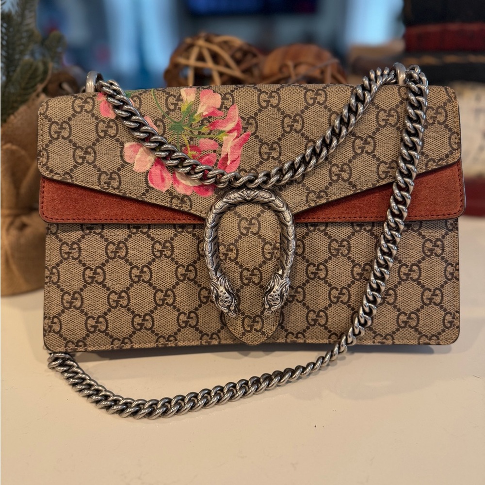 Gucci Shoulder Bag Blooms Dionysus Medium 
Authentic